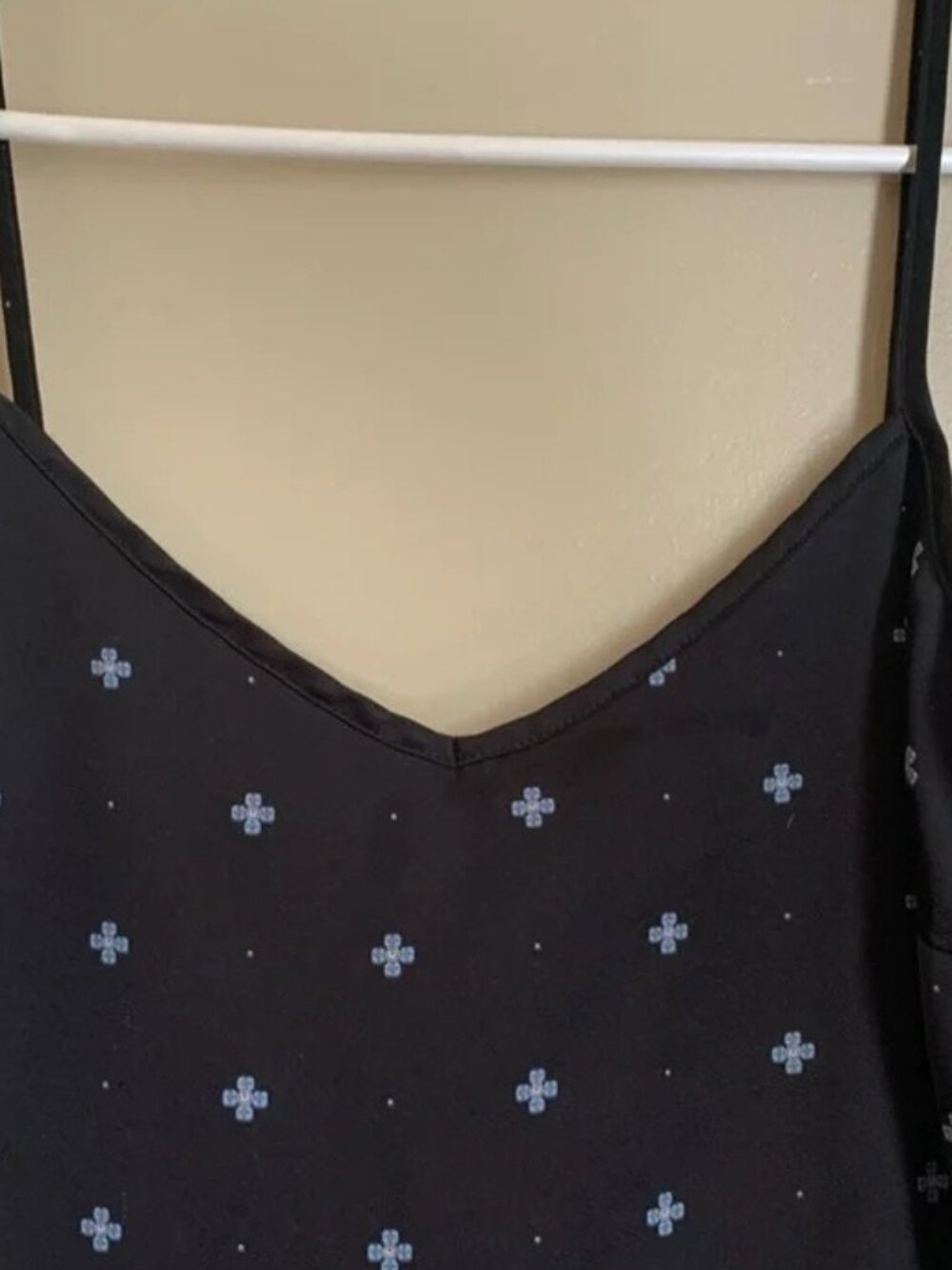Blouses - Picture 2 of 3